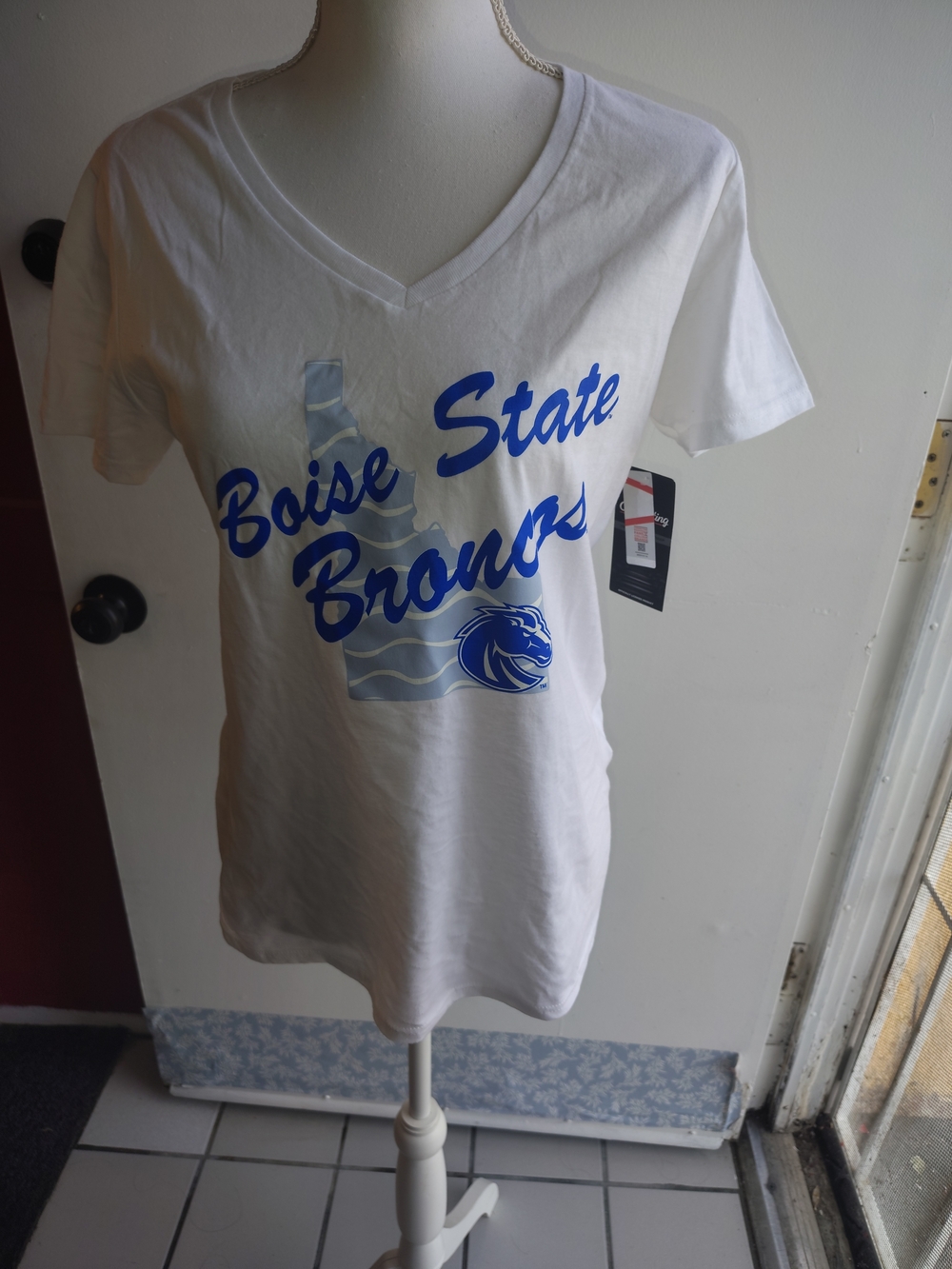 Captivating Women's Boise State Broncos White V-Neck Tee with Blue Logo Medium - Picture 4 of 7